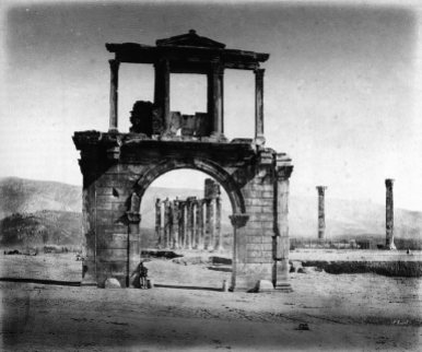 Πύλη Αδριανού – Ναός Ολυμπίου Διός από πίσω